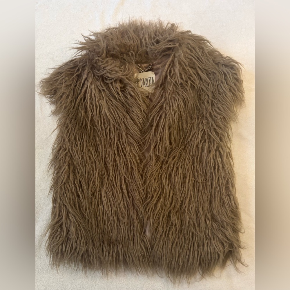 BB Dakota Woman’s Shaggy Faux Fur Vest - Brown Size Small NWOT - Picture 2 of 14